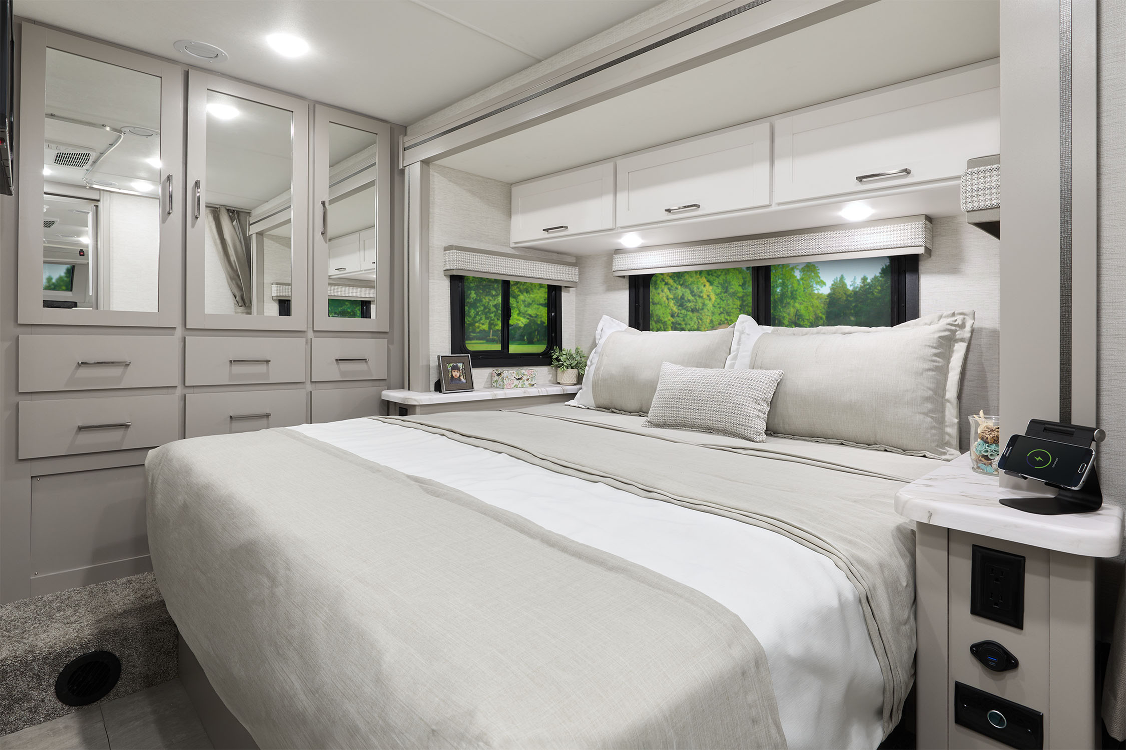 2026 Echelon KW29 Highland Tweed & Cali Collection Bedroom