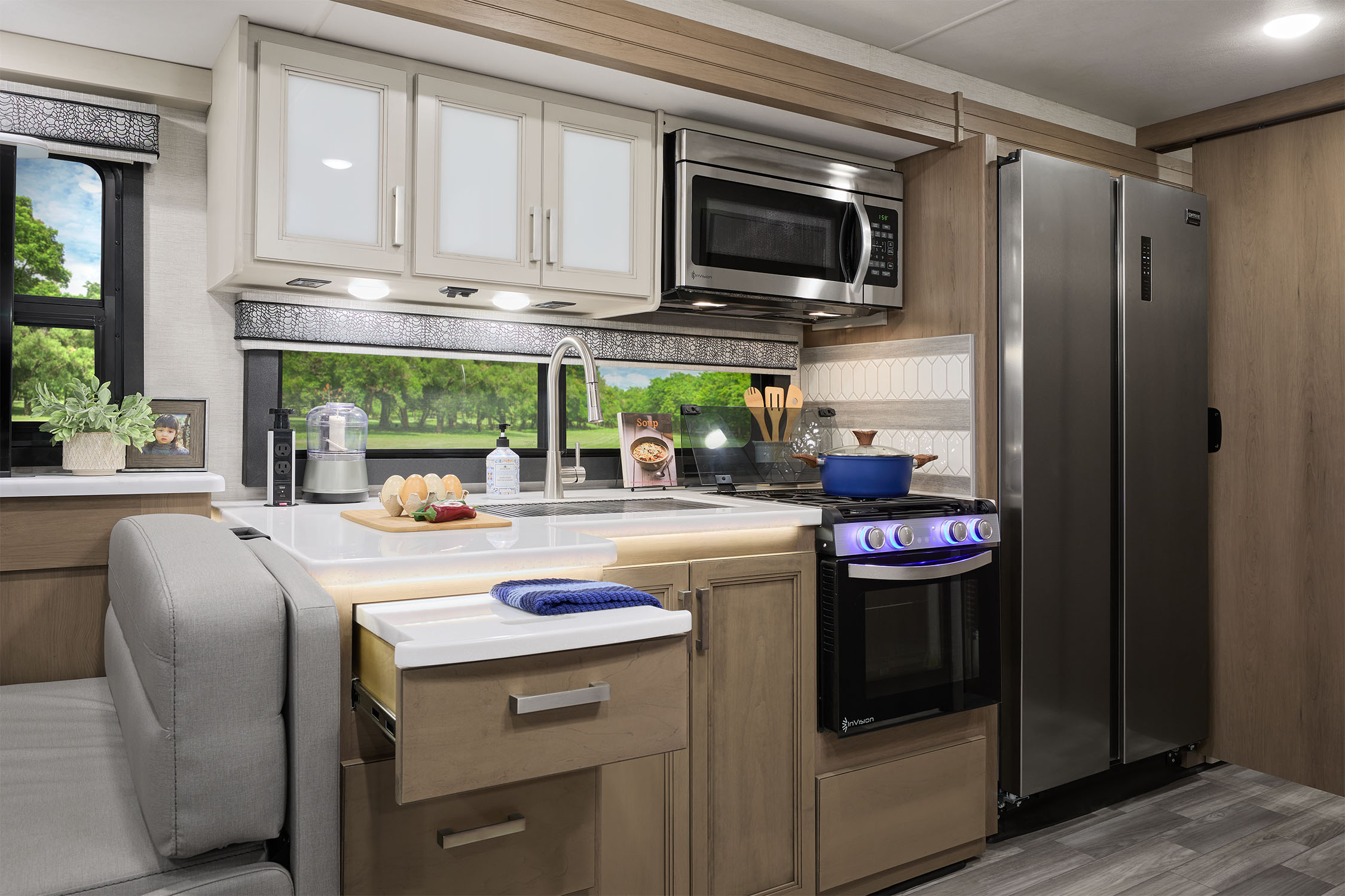 2026 Luminate HH36 Silversmith Park & Collection Kitchen