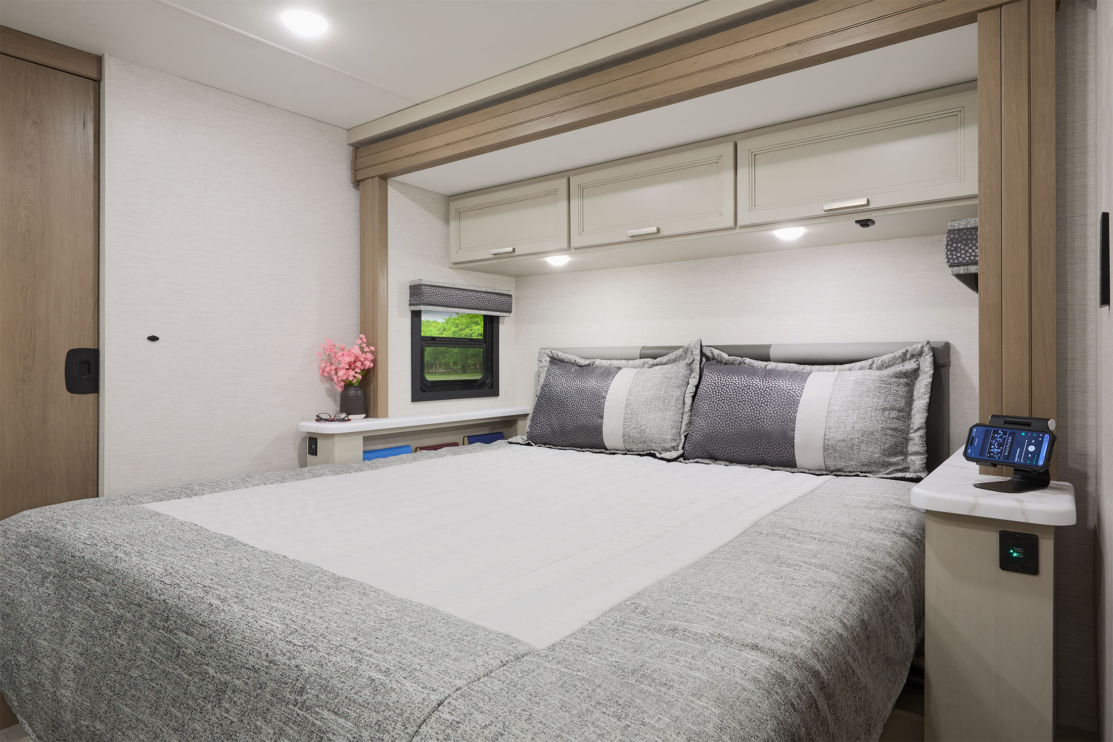 2026 Luminate HH36 Silversmith Park & Collection Tilt-A-View Bed