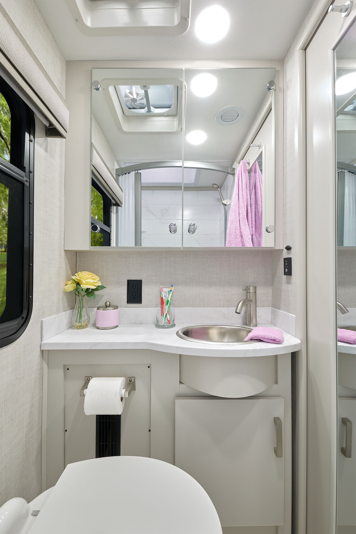 2026 Compass Go 22MT Freshwater Pearl & Coastal Cream Bath