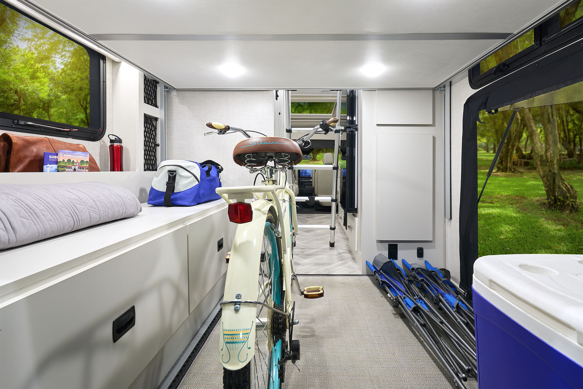 2026 Gemini Trip 22MT Freshwater Pearl & Coastal Cream Bed Raised Garage Area