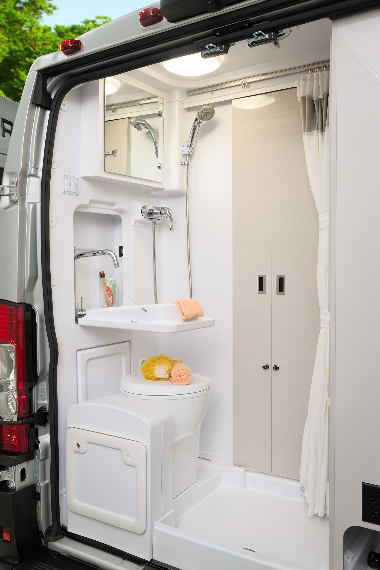 2026 Rize 18M Modern White Bath