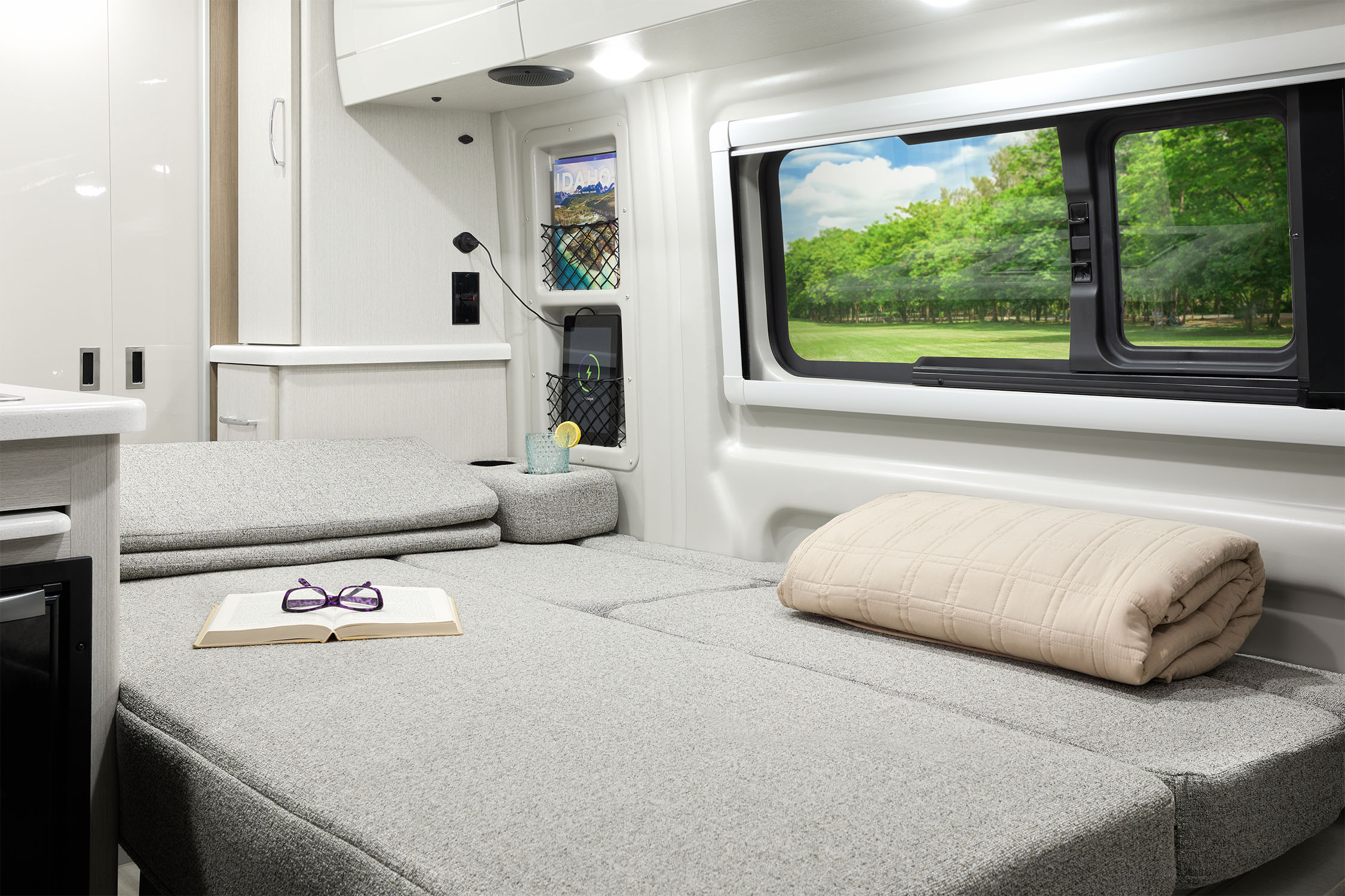 2026 Rize 18M Modern White Conversion Bed