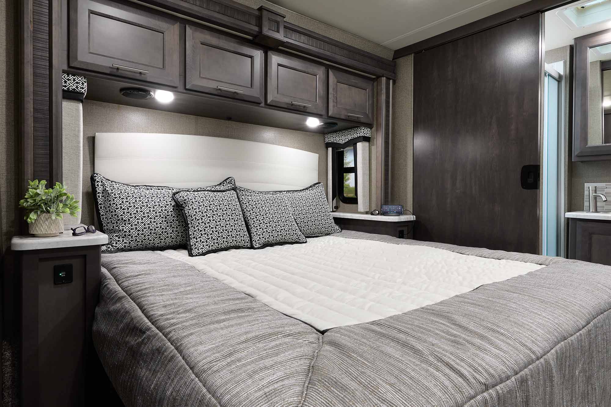 Magnitude Super C Diesel RV - 19P Floorplan