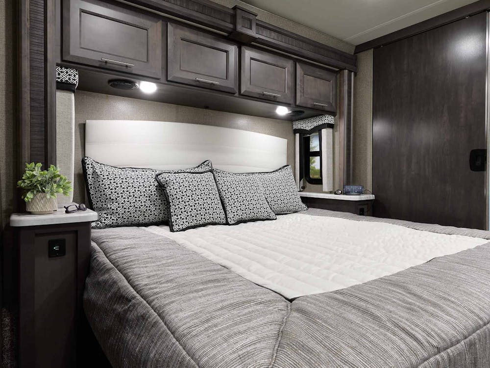 Magnitude Super C Diesel RV - 19P Floorplan