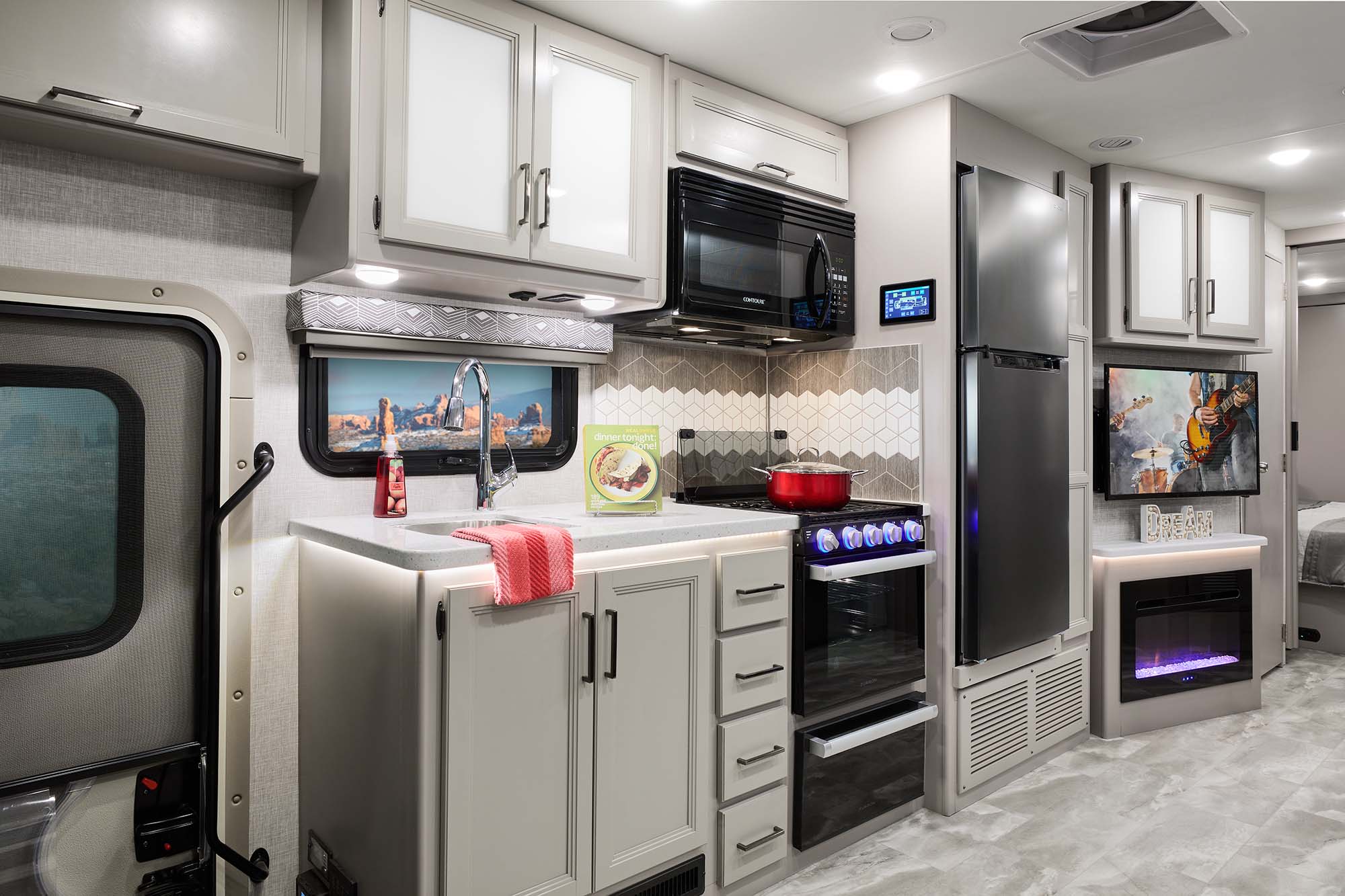 2022 Thor Windsport Class A RV 35M Kitchen - Luxury Collection™ Venice Stone