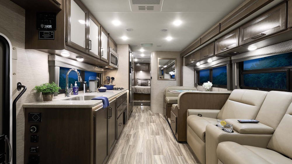 2022 Thor Four Winds Class C RV 31M Front to Back - Silver Strand Carolina Cherry Cabinetry