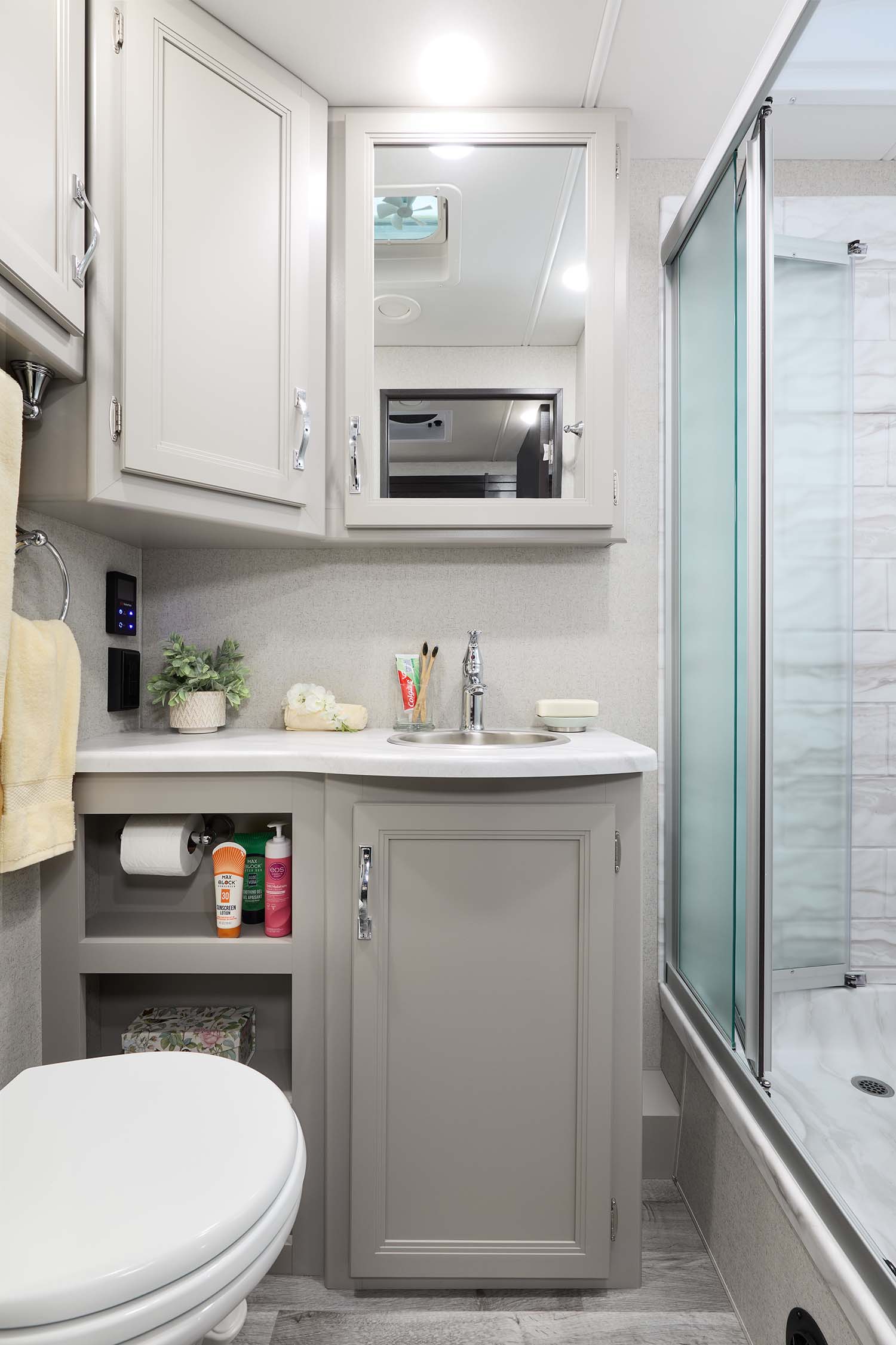 Thor Omni Super C Diesel Motorhomes Thor Motor Coach