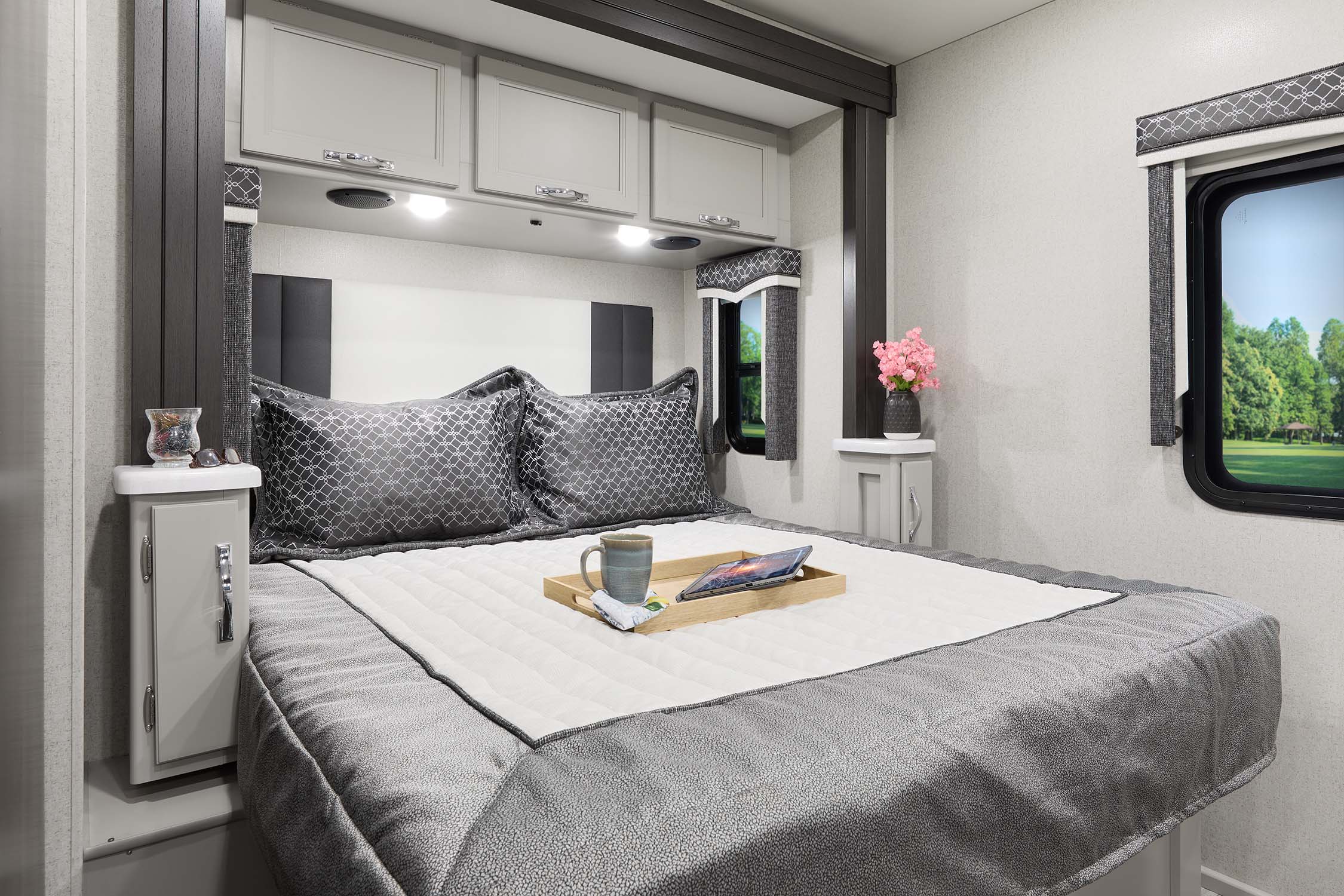 Thor Omni Super C Diesel Motorhomes Thor Motor Coach