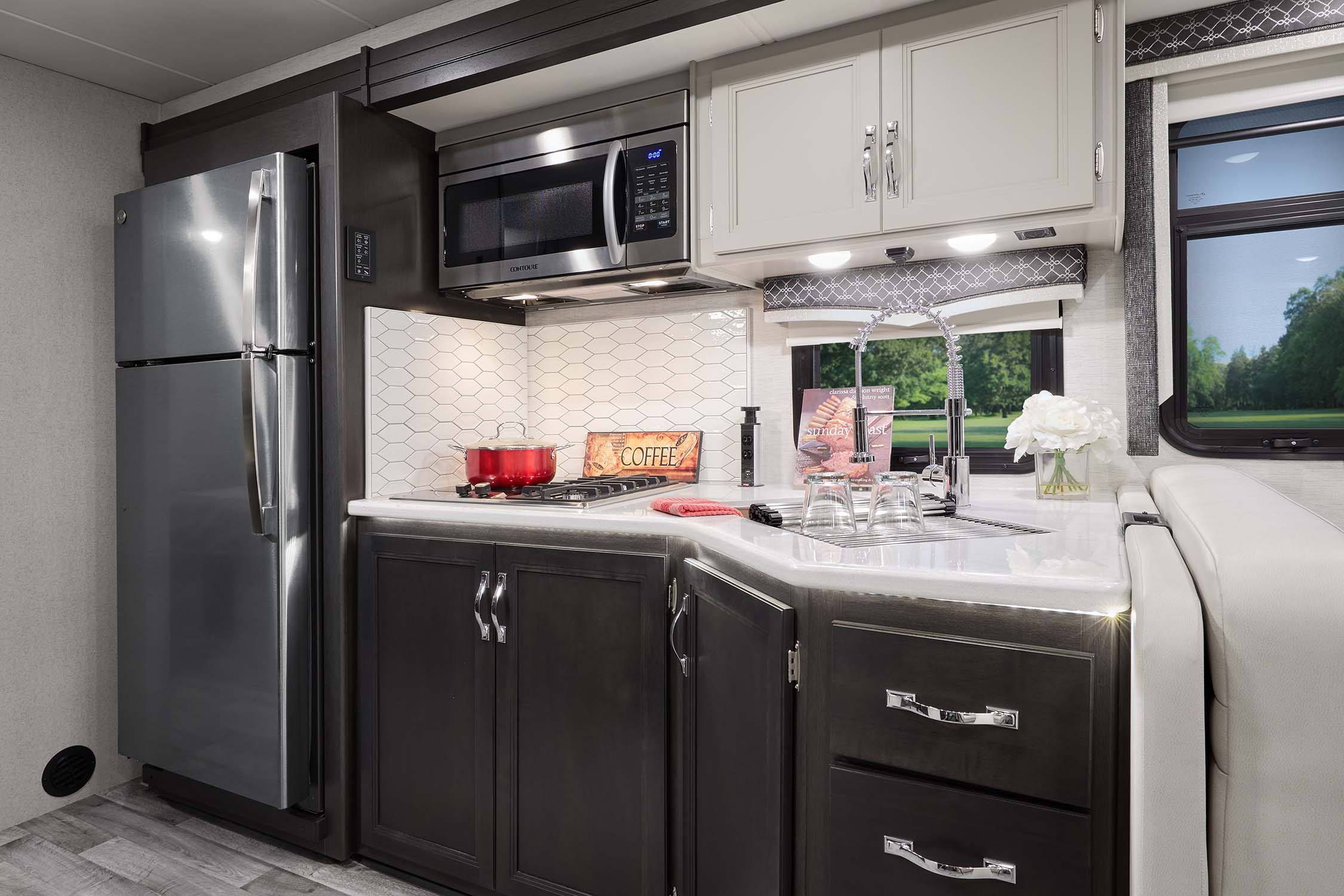 Thor Omni Super C Diesel Motorhomes Thor Motor Coach