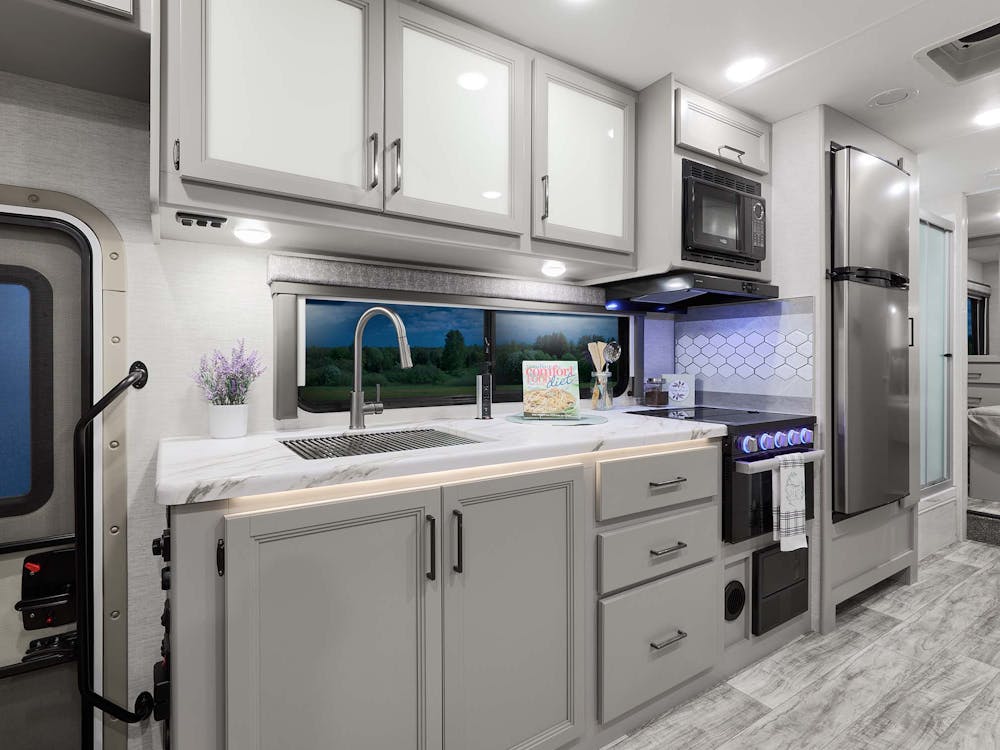 2024 Chateau 31MV Aspen Gray Coastline Grey kitchen
